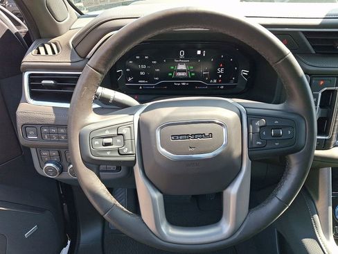 Used 2022 GMC Yukon Denali w/ Denali Premium Package AWD/4WD image 20
