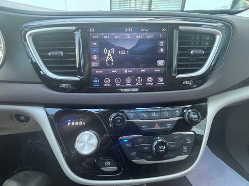 Used 2020 Chrysler Pacifica Touring-L Plus w/ Tire & Wheel Group image 30
