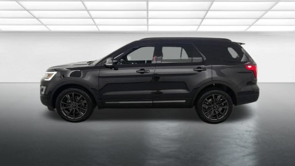 Used 2017 Ford Explorer XLT w/ Equipment Group 202A AWD/4WD image 5