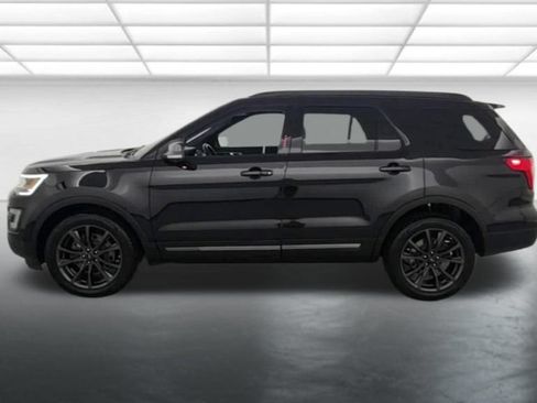 Used 2017 Ford Explorer XLT w/ Equipment Group 202A AWD/4WD image 5