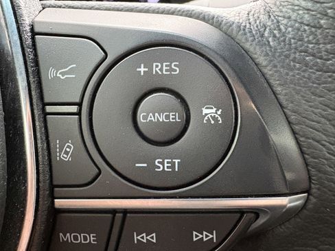 Used 2021 Toyota Avalon XLE FWD image 16