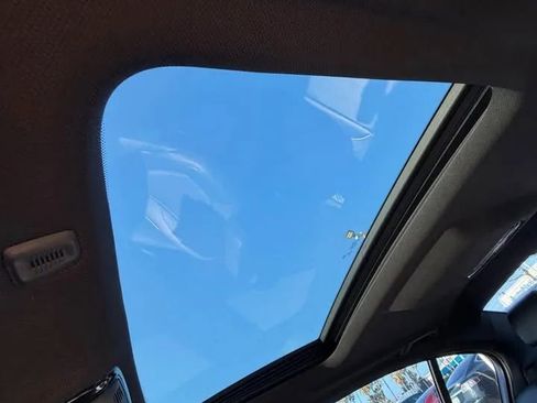 Used 2018 BMW 530e image 11