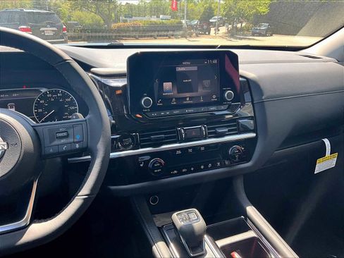 New 2025 Nissan Pathfinder SV image 12
