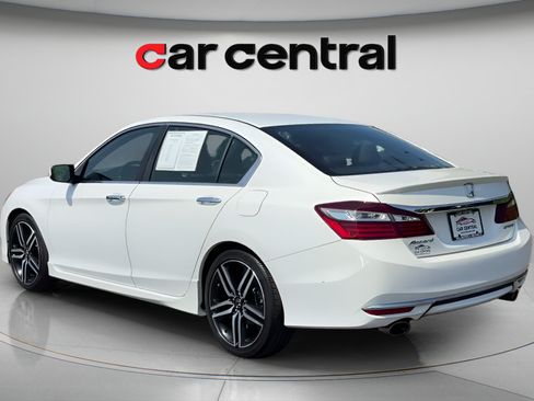 Used 2016 Honda Accord Sport image 3