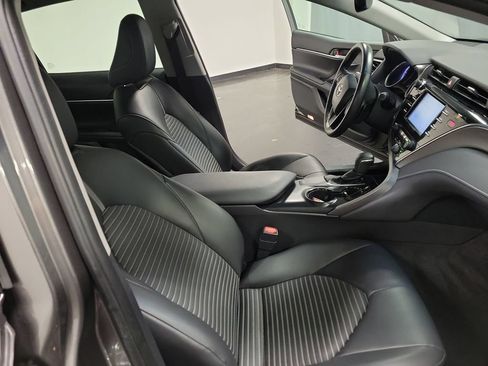 Used 2018 Toyota Camry SE w/ Moonroof Package FWD image 21
