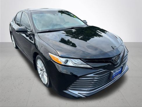 Used 2019 Toyota Camry XLE FWD image 5