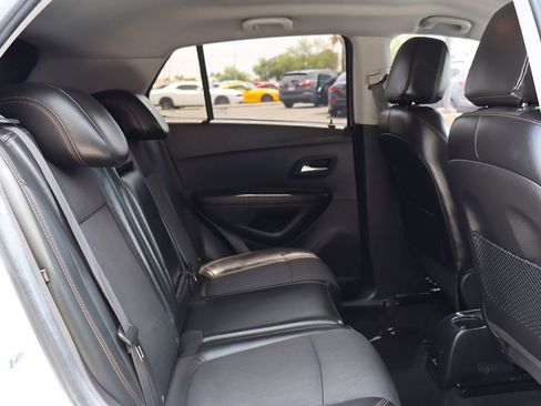 Used 2021 Chevrolet Trax LT AWD/4WD image 27