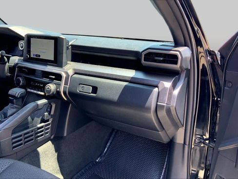 Used 2025 Toyota 4Runner SR5 AWD/4WD image 18