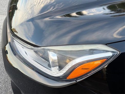 Used 2020 Chevrolet Trax LT w/ LT Convenience Package image 9