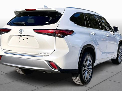 Used 2021 Toyota Highlander Platinum image 12