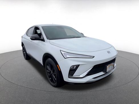 Used 2025 Buick Envista Sport Touring image 3