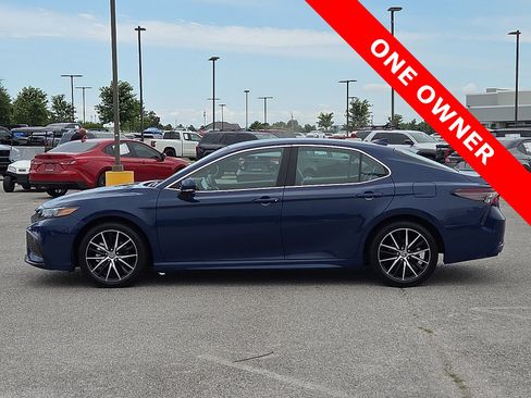 Used 2024 Toyota Camry SE FWD image 3