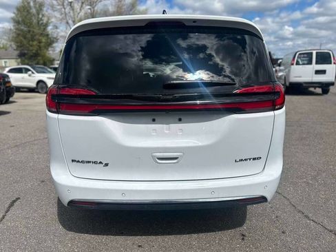 Used 2026 Chrysler Pacifica Limited w/ S Appearance Package FWD image 6
