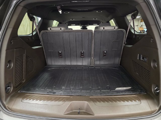 Used 2024 GMC Yukon XL SLT w/ SLT Luxury Package AWD/4WD image 35