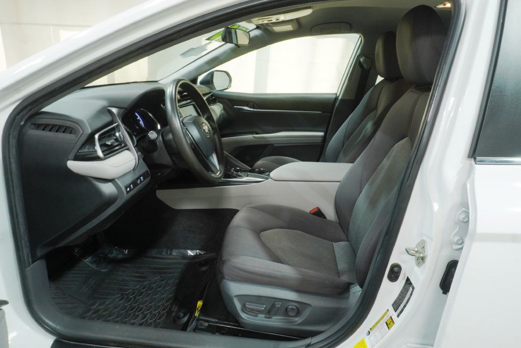 Used 2020 Toyota Camry LE FWD image 10