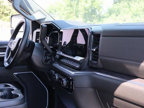 Used 2024 Chevrolet Silverado 2500 LTZ AWD/4WD image 11