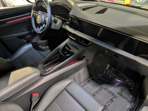 Used 2025 Porsche Macan 4 Electric image 28