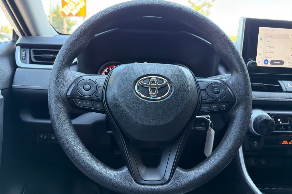 Used 2025 Toyota RAV4 LE AWD/4WD image 19
