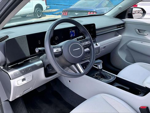 Used 2025 Hyundai Kona SEL image 16