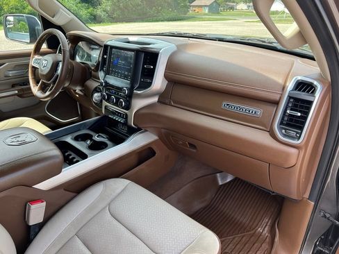 Used 2020 RAM 1500 Laramie AWD/4WD image 9