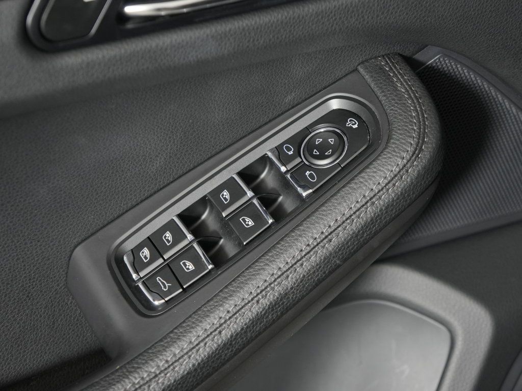 Used 2024 Porsche Macan w/ Premium Plus Package AWD/4WD image 19