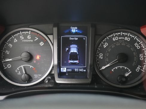 Used 2018 Toyota Tacoma TRD Sport w/ Technology Package RWD image 18