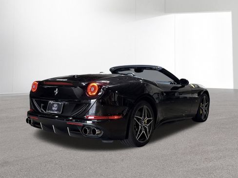 Used 2015 Ferrari California T RWD image 28