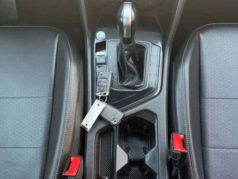 Used 2020 Volkswagen Tiguan SEL image 30
