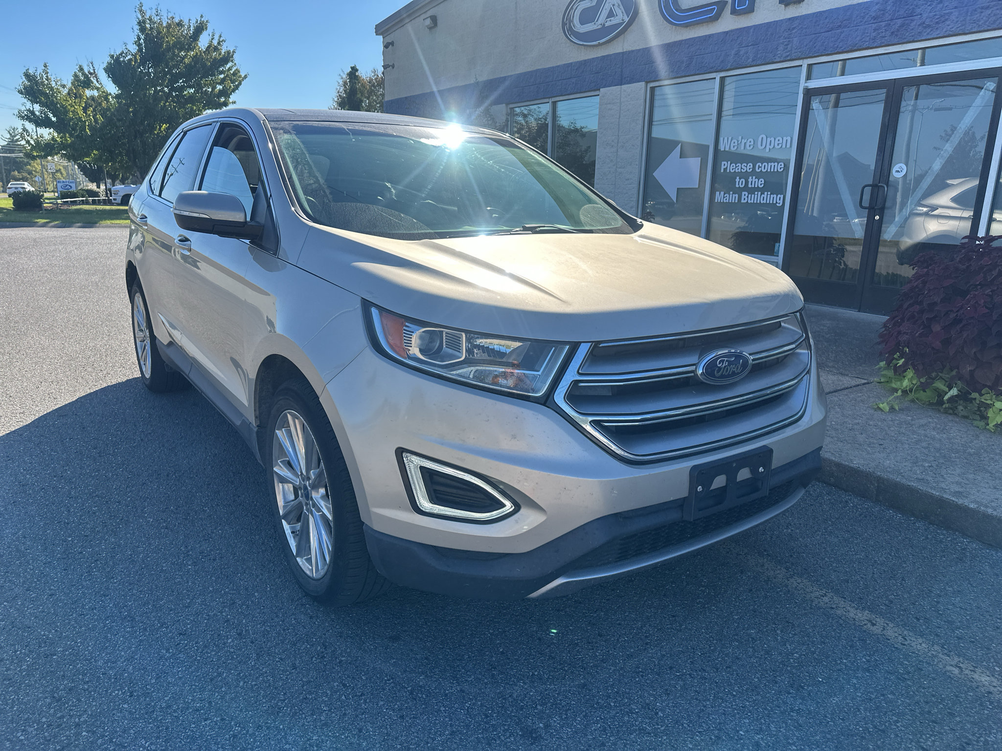 Used 2017 Ford Edge Titanium w/ Equipment Group 301A FWD image 2