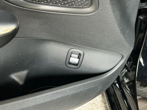 Used 2025 Mercedes-Benz C 300 4MATIC Sedan image 17