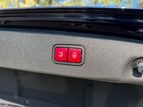 Used 2014 Mercedes-Benz E 350 4MATIC Sedan image 45