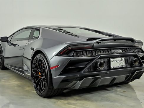 Used 2020 Lamborghini Huracan EVO RWD image 8