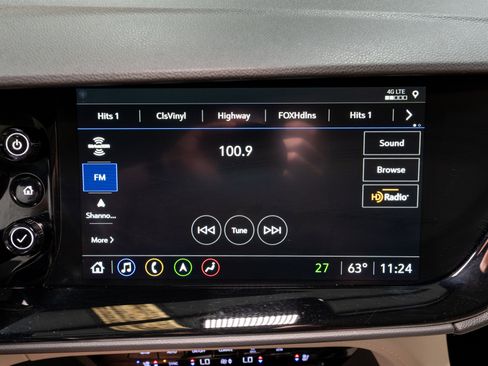 Used 2022 Buick Envision Avenir w/ Technology Package II image 20