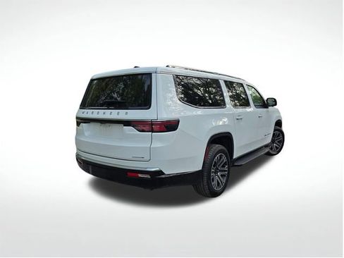 Used 2024 Jeep Wagoneer L Series II w/ Flexible Seating Group RWD image 10
