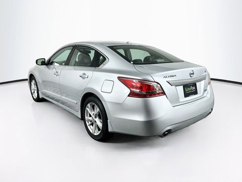 Used 2013 Nissan Altima 2.5 SL w/ Technology Pkg FWD image 5