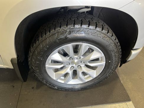 Used 2022 Chevrolet Silverado 1500 Custom w/ Safety Confidence Package AWD/4WD image 12