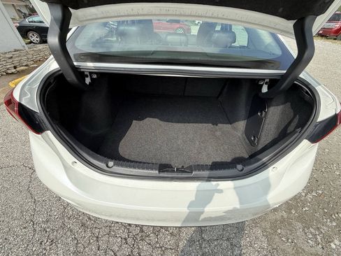 Used 2018 MAZDA MAZDA3 Touring FWD image 18
