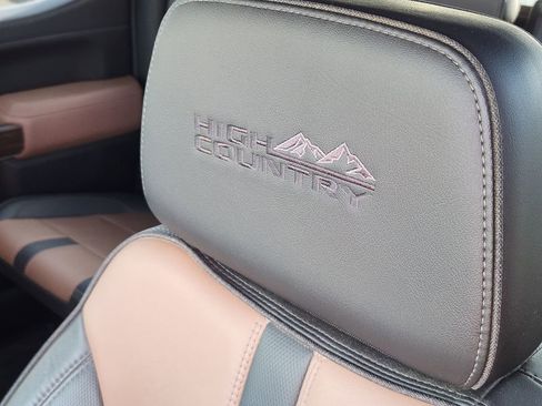 Used 2022 Chevrolet Silverado 1500 High Country w/ Technology Package image 18