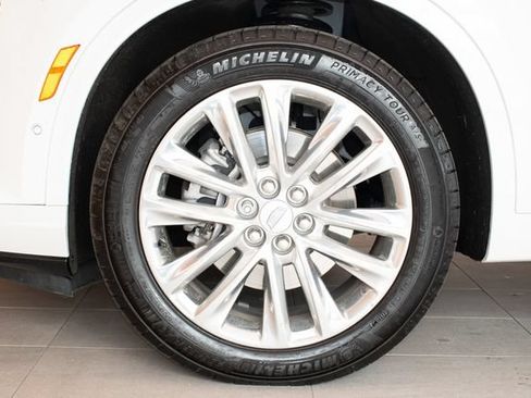 Used 2023 Cadillac XT6 Premium Luxury w/ Technology Package AWD/4WD image 9