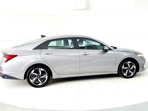 Used 2023 Hyundai Elantra Limited FWD image 5