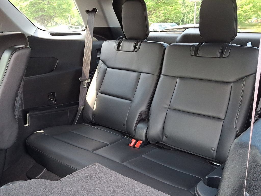 Used 2022 Ford Explorer XLT w/ Equipment Group 202A AWD/4WD image 13