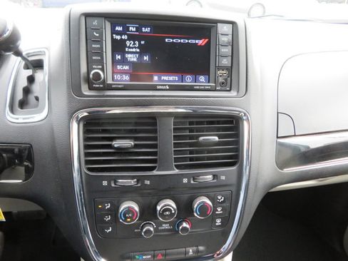 Used 2018 Dodge Grand Caravan SXT image 30