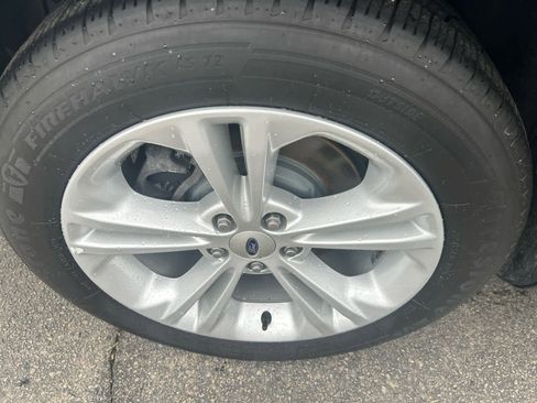 Used 2016 Ford Taurus SE image 8