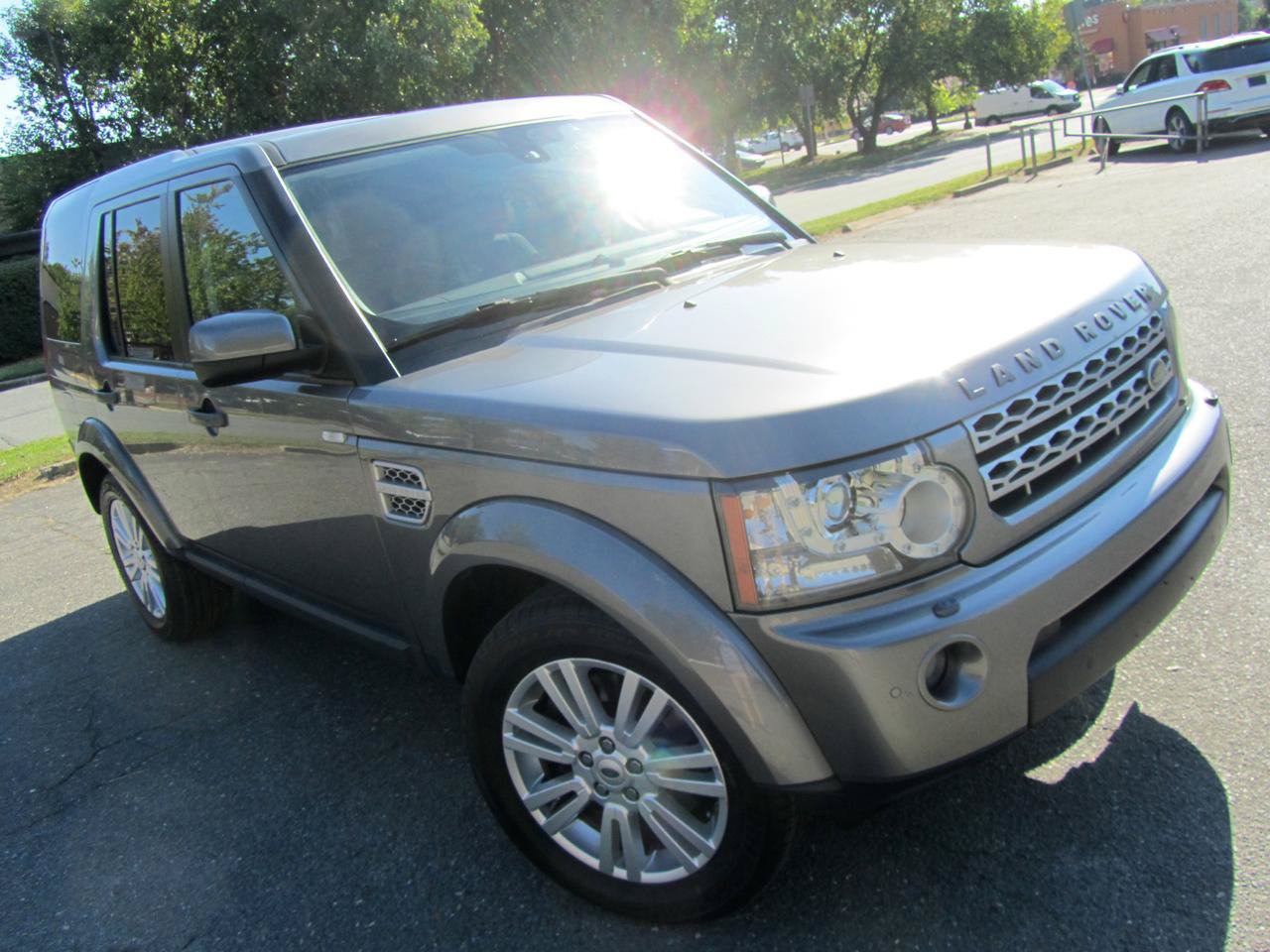 Used 2011 Land Rover LR4 HSE LUX AWD/4WD image 3