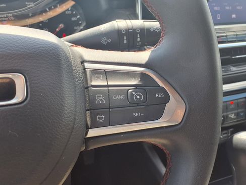 Used 2025 Jeep Compass Trailhawk image 15