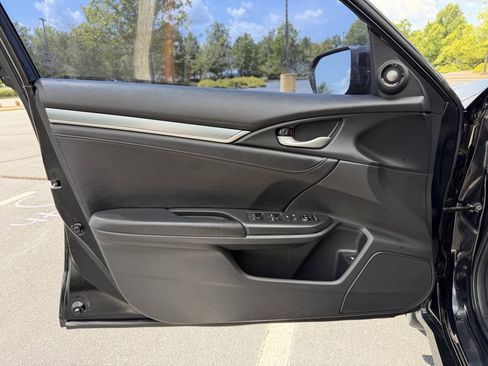 Used 2017 Honda Civic Touring image 11