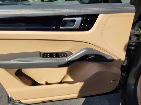Used 2019 Porsche Cayenne AWD/4WD image 23