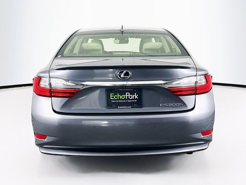 Used 2017 Lexus ES 300h w/ Luxury Package FWD image 7