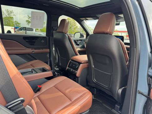 Used 2025 Lincoln Aviator Reserve image 16