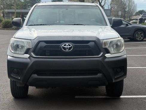 Used 2014 Toyota Tacoma 2WD Regular Cab image 2